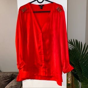 5 FOR $25! 
H&M long sleeve silky top!